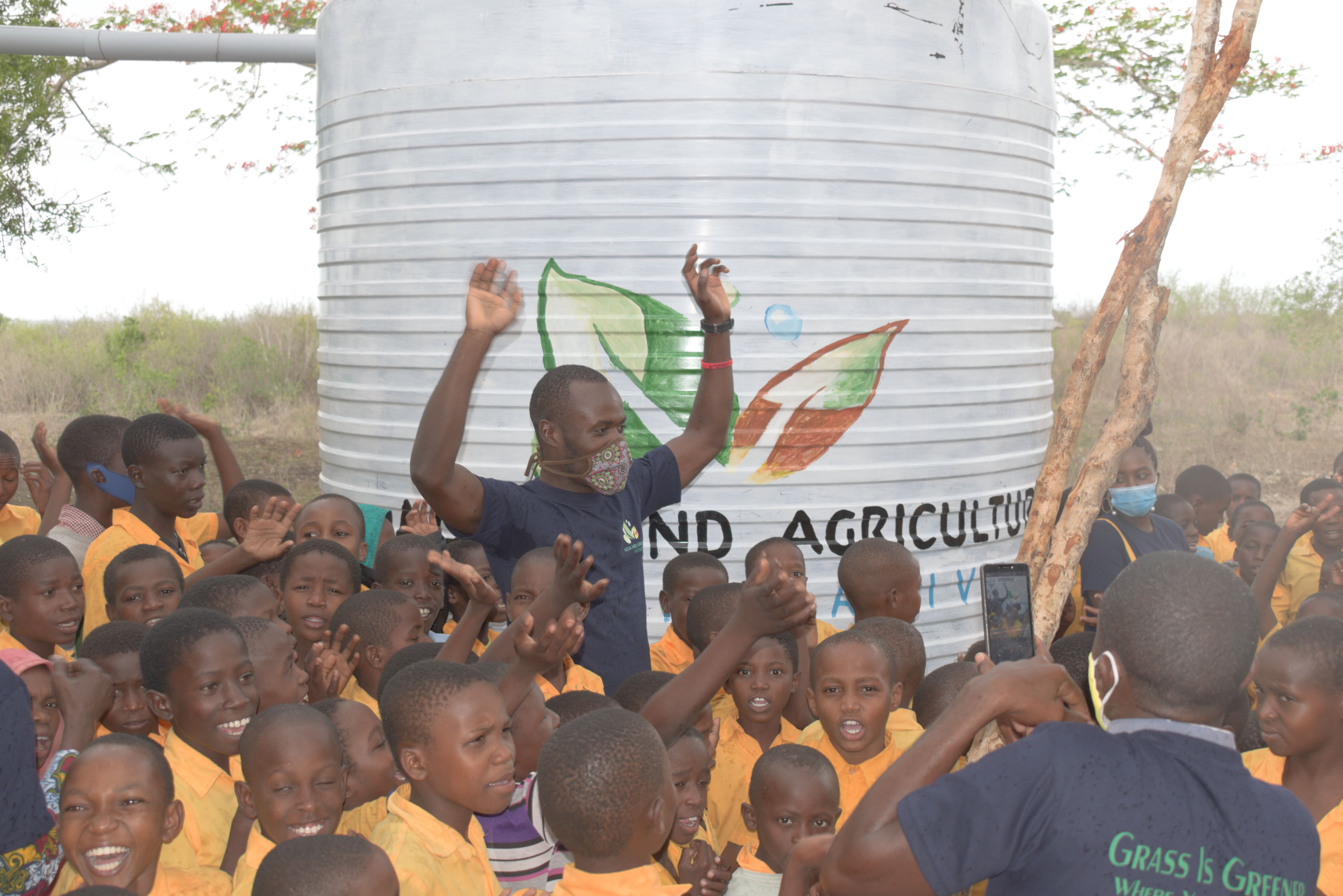 Children with clean water access in Kenya